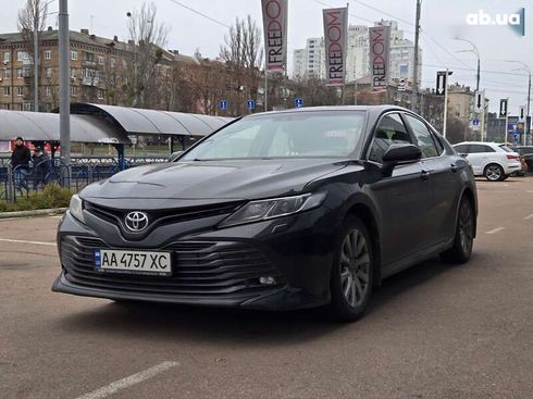 Toyota Camry 2019 - фото 2