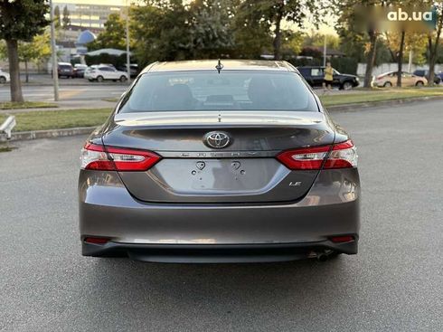 Toyota Camry 2019 - фото 6