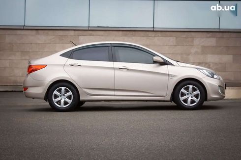 Hyundai Accent 2012 - фото 2