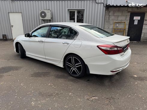 Honda Accord 2017 белый - фото 9