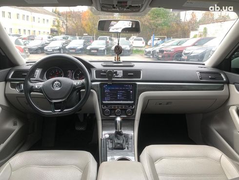 Volkswagen Passat 2018 белый - фото 33