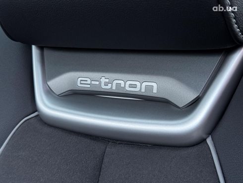 Audi Q4 e-tron 2023 белый - фото 36