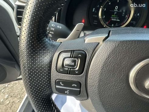 Lexus IS 2019 - фото 16