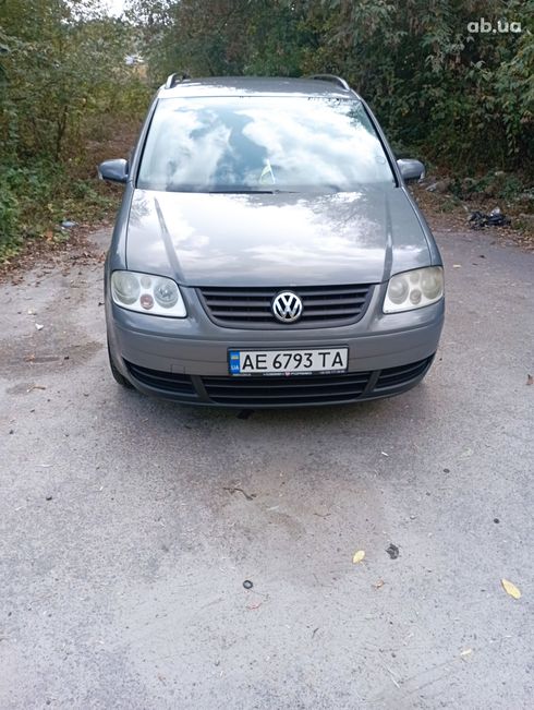 Volkswagen Touran 2004 серый - фото 11