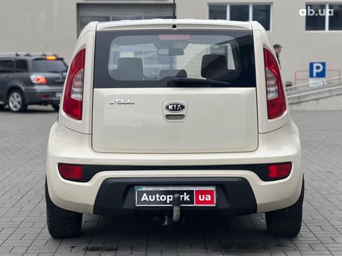 Kia Soul 2011 бежевый - фото 10