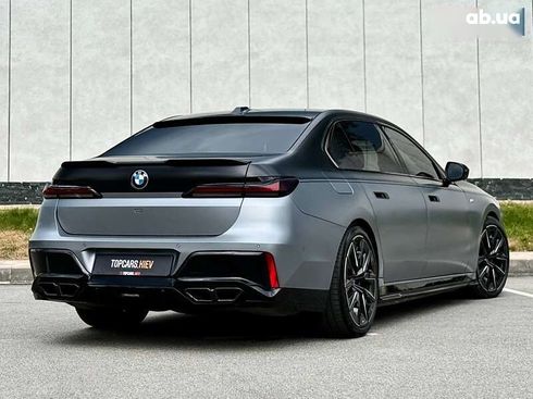 BMW i7 2022 - фото 17