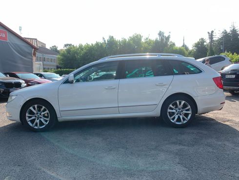 Skoda Superb 2011 белый - фото 8