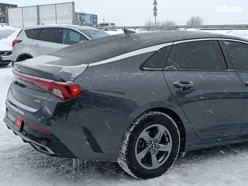 Kia K5 2020 серый - фото 15