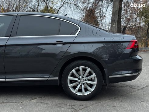 Volkswagen Passat 2018 серый - фото 20