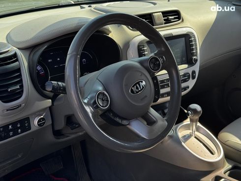 Kia Soul 2018 серый - фото 14