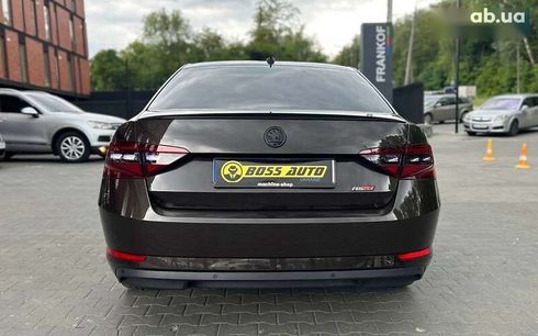 Skoda Superb 2016 - фото 5