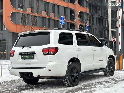 Toyota Sequoia 2017 - фото 10