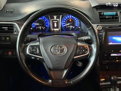 Toyota Camry 2015 серый - фото 18