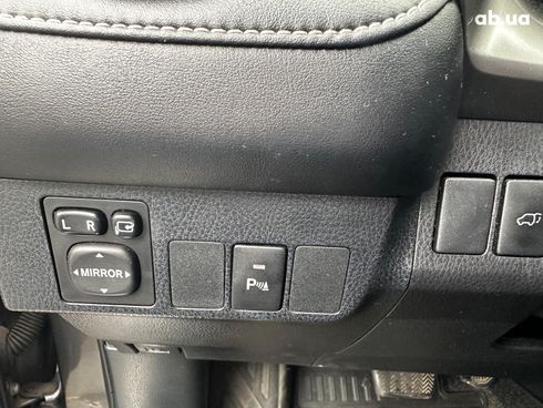 Toyota RAV4 2017 серый - фото 13