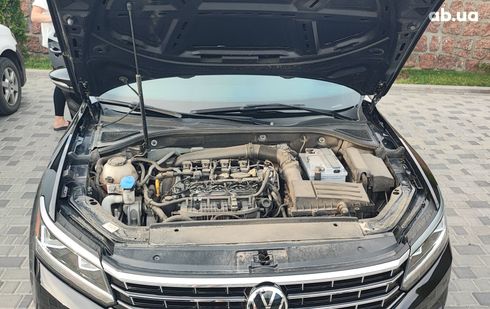 Volkswagen Passat 2018 черный - фото 6