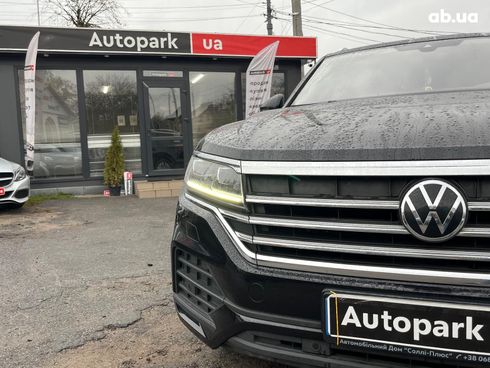 Volkswagen Touareg 2021 черный - фото 7