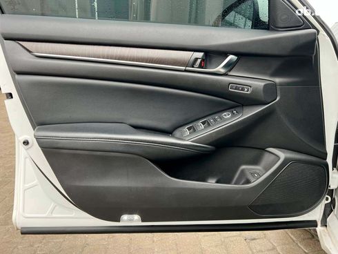Honda Accord 2018 белый - фото 15