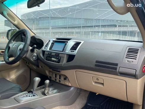 Toyota Fortuner 2013 - фото 18