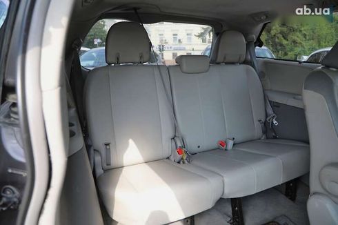 Toyota Sienna 2010 - фото 9