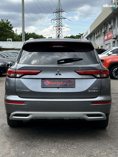 Mitsubishi Outlander 2023 - фото 12