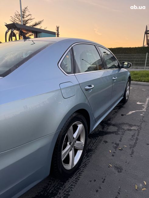 Volkswagen Passat 2012 голубой - фото 14