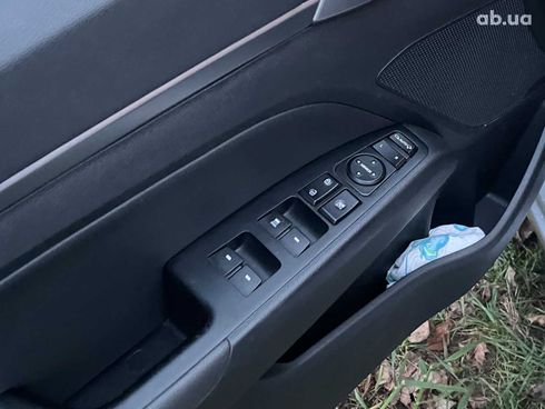 Hyundai Avante 2016 серый - фото 16