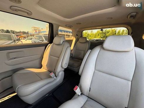Kia Carnival 2014 - фото 22