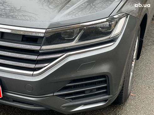 Volkswagen Touareg 2019 серый - фото 5