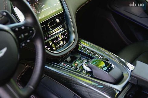 Aston Martin DBX 2021 - фото 13