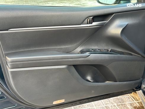 Toyota Camry 2018 черный - фото 12