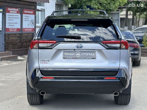 Toyota RAV4 2020 серый - фото 4