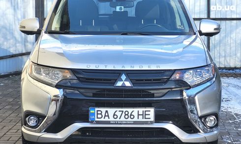 Mitsubishi Outlander PHEV 2017 серебристый - фото 2