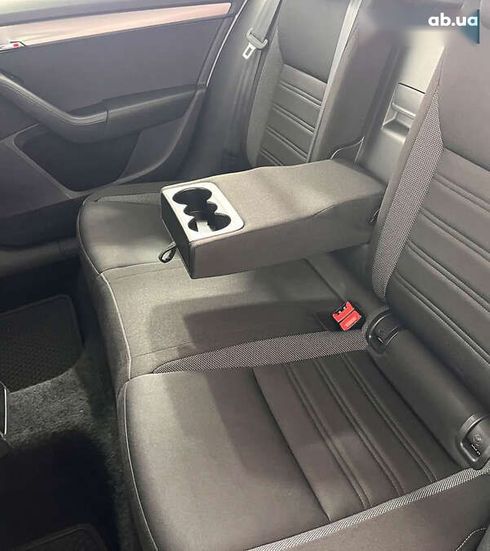 Skoda Octavia 2019 - фото 24