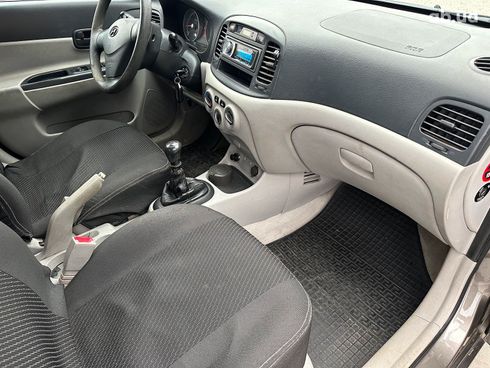 Hyundai Accent 2008 бежевый - фото 13