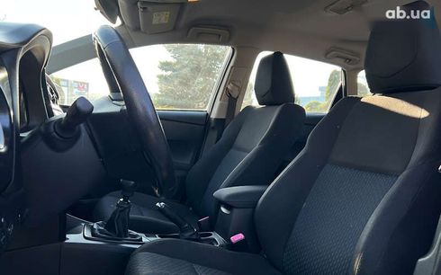 Toyota Auris 2014 - фото 9