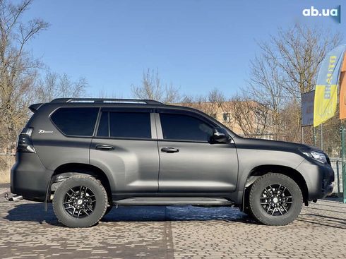 Toyota Land Cruiser Prado 2022 - фото 16