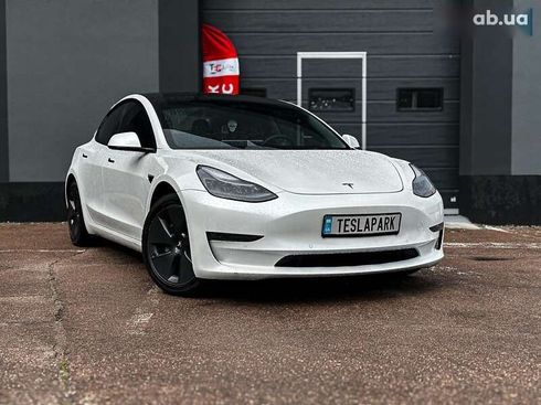 Tesla Model 3 2022 - фото 2