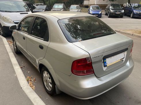 Chevrolet Aveo 2005 серый - фото 2