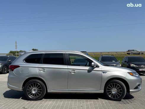 Mitsubishi Outlander 2021 серый - фото 6