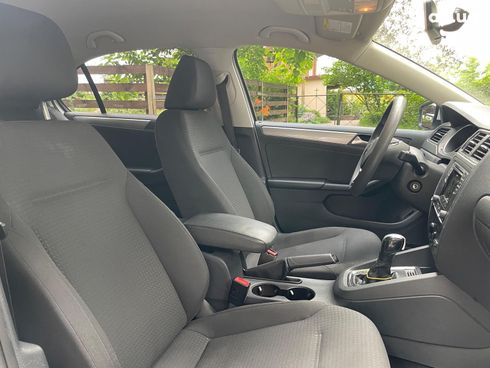 Volkswagen Jetta 2016 белый - фото 21