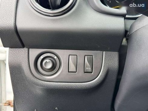 Renault Logan 2018 - фото 24