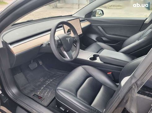 Tesla Model 3 2021 - фото 9