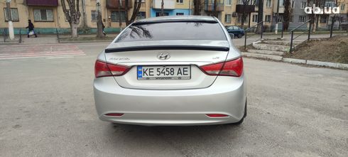 Hyundai Sonata 2012 серебристый - фото 10