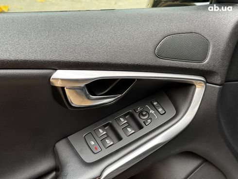 Volvo V40 2015 черный - фото 15