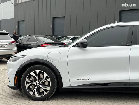 Ford Mustang Mach-E 2022 белый - фото 2
