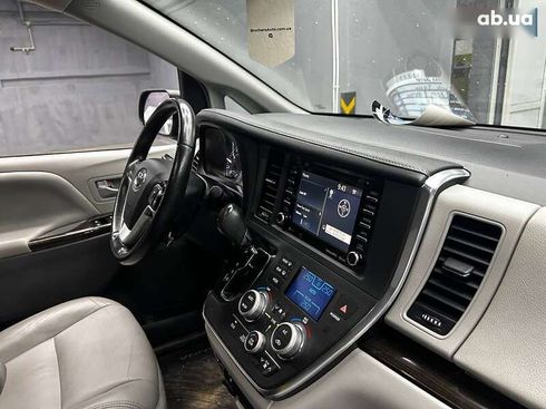 Toyota Sienna 2018 - фото 22