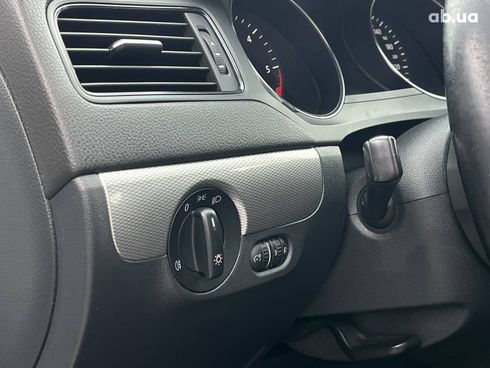 Volkswagen Jetta 2016 белый - фото 27