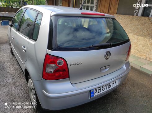 Volkswagen Polo 2004 серебристый - фото 3