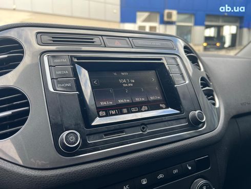 Volkswagen Tiguan 2016 синий - фото 36