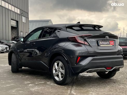 Toyota C-HR 2017 серый - фото 6